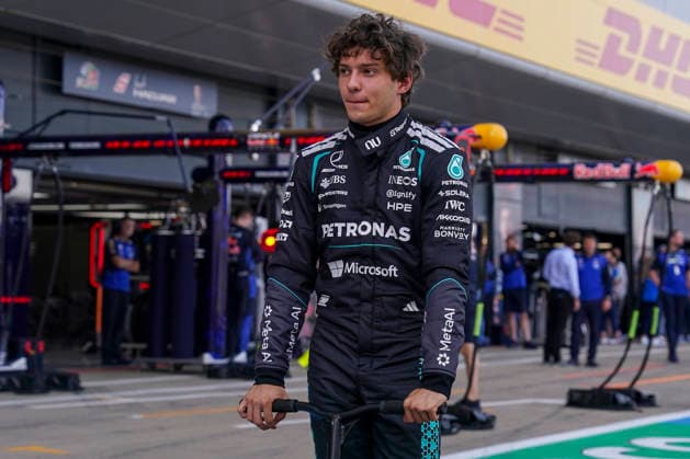 FORMULA ONE BRITISH GRAND PRIX 2026 Kimi Antonelli 12 (ITA) Mercedes on the way to the grid for the Sprint Race during the Formula 1 Pirelli British Grand Prix 2026, 9th round of the 2026 Formula 1 World Championship, WM, Weltmeisterschaft from 3rd - 5th July, 2026 at the Silverstone Circuit, Silverstone, England. Credit: Robbie Hoad Every Second Media Editorial use only. All images are copyright Every Second Media Limited. No images may be reproduced without prior permission. Copyright: xIMAGO EveryxSecondxMediax ESM-2060-0407 RobbiexHoadx xEveryxSecondxMediax
