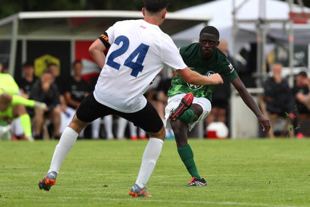 VfL vs. ABB Regionalauswahl, Testspiel Gifhorn, 04.07.2026, Fußball, Herren, Saison 2026 2027, Testspiel, VfL Wolfsburg vs. Anheuser-Busch-Bud-Regionalauswahl, SaÃ«l Kumbedi (VfL Wolfsburg) Flutmulde Deutschland *** VfL vs. ABB Regional Team, Friendly Match in Gifhorn, July 4, 2026, Soccer, Men s, 2026–2027 season, Friendly match, VfL Wolfsburg vs. Anheuser-Busch Bud Regional Selection, Saël Kumbedi, VfL Wolfsburg, Flutmulde, Germany