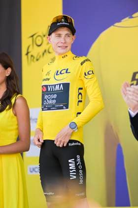Tour de France 2026 Stage 1 BARCELONA, SPAIN - JULY 04 : Vingegaard Jonas (DEN) of Team Visma Lease a Bike on the podium wearing the yellow jersey during stage 1 of the 113rd edition of Tour de France an UCI World Tour 2.UWT Team Time Trial stage for Men Elite of 19 km with start in Barcelona and finish in Barcelona on July 4, 2026 in Barcelona, Spain, 04 07 2026 Barcelona Spain  Copyright: xSzymonxGruchalskix