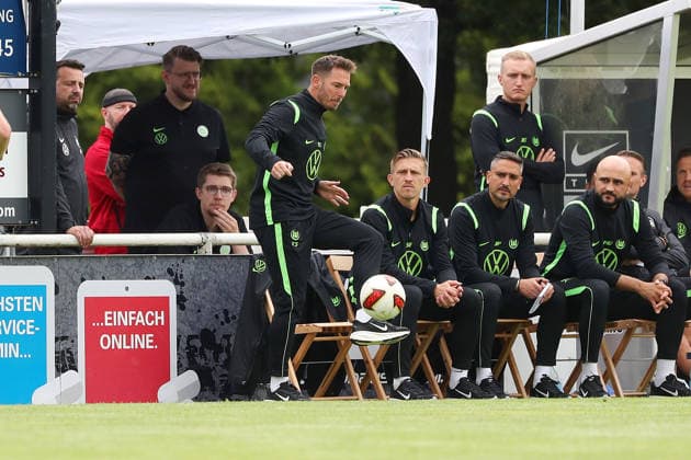 VfL vs. ABB Regionalauswahl, Testspiel Gifhorn, 04.07.2026, Fußball, Herren, Saison 2026 2027, Testspiel, VfL Wolfsburg vs. Anheuser-Busch-Bud-Regionalauswahl, Cheftrainer Tobias Strobl (VfL Wolfsburg) Flutmulde Deutschland *** VfL vs. ABB Regional Team, Friendly Match in Gifhorn, July 4, 2026, Soccer, Men s, 2026–2027 season, Friendly match, VfL Wolfsburg vs. Anheuser-Busch Bud Regional Selection, Head Coach Tobias Strobl, VfL Wolfsburg, Flutmulde, Germany
