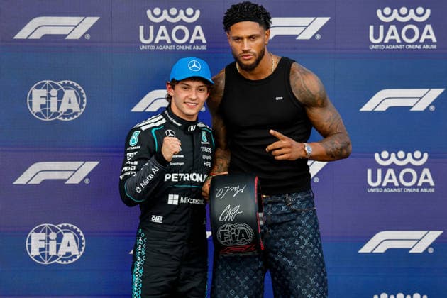 F1 - BRITISH GRAND PRIX 2026 KIMI ANTONELLI Andrea (ita), Mercedes AMG F1 Team W16, portrait and the Pirelli Pole Position Award presented by footballer Maduka Okoye, during the Formula 1 British Grand Prix 2026, 9th round of the 2026 Formula One World Championship, WM, Weltmeisterschaft from July 3 to 5, 2026 on the Silverstone Circuit, in Silverstone, United Kingdom - SilverstoneUnited Kingdom  Copyright: xPauloxMariax