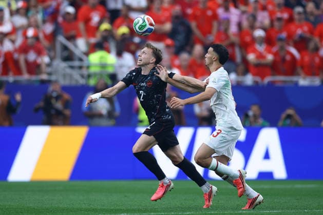 Canada Alistair Johnston (L) vies for the ball against Morocco s SZakaria El Ouahdi during the FIFA World Cup, WM, Weltmeisterschaft, Fussball 2026 Round of 16 soccer match between Morocco and Canada at Houston Stadium, in United States, 4 July 2026. Canada - Morocco !ACHTUNG: NUR REDAKTIONELLE NUTZUNG!  Copyright: xCarlosxRamírezx GRAF1194 0860728573st