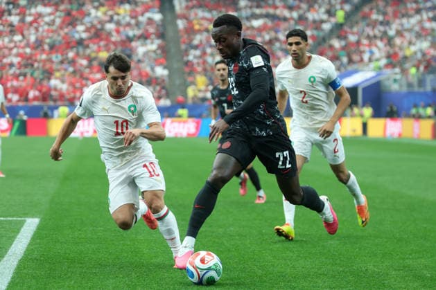 HOUSTON, TX - JULY 04: Richie Laryea 22 of Canada controls the ball on the wing while defended by Brahim Diaz 10 of Morocco during the FIFA World Cup, WM, Weltmeisterschaft, Fussball 2026 Round of 16 match between Canada and Morocco on July 4, 2026, at Houston Stadium in Houston, Texas. (Photo by David Buono Icon Sportswire) SOCCER: JUL 04 FIFA World Cup 26 Round of 16 - Canada vs Morocco EDITORIAL USE ONLY Icon260704011