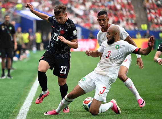 (260705) -- HOUSTON, July 5, 2026 -- Noussair Mazraoui (front R) of Morocco competes with Niko Sigur (L) of Canada during the round of 16 match between Canada and Morocco at the 2026 FIFA World Cup, WM, Weltmeisterschaft, Fussball at Houston Stadium in Houston, the United States, July 4, 2026. ) (SP)U.S.-HOUSTON-FOOTBALL-FIFA WORLD CUP-ROUND OF 16-CAN VS MAR XiaoxYijiu 