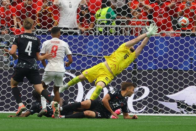 FIFA World Cup, WM, Weltmeisterschaft, Fussball 2026 - Round of 16 - Canada vs Morocco Azzedine Ounahi (2-L) of Morocco scores his second goal during the FIFA World Cup 2026 Round of 16 match Canada against Morocco, in Houston, USA, 04 July 2026. HOUSTON United States  Copyright: xCHRISTOPHERxNEUNDORFx