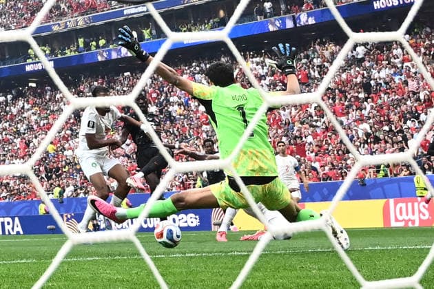 (260705) -- HOUSTON, July 5, 2026 -- Yassine Bounou (front), goalkeeper of Morocco, makes a save during the round of 16 match between Canada and Morocco at the 2026 FIFA World Cup, WM, Weltmeisterschaft, Fussball at Houston Stadium in Houston, the United States, July 4, 2026. ) (SP)U.S.-HOUSTON-FOOTBALL-FIFA WORLD CUP-ROUND OF 16-CAN VS MAR XiaoxYijiu 