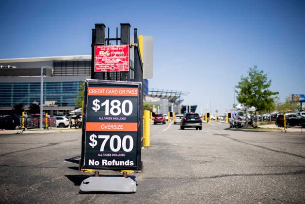 Philadelphia, USA 04th Jul 2026. Parking prices outside the stadium have been increased again for the round of 16 and now cost $700 for oversized cars. Paraguay - France World Cup Paraguay - Frankreich 04.07.2026 *** Philadelphia, USA, July 4, 2026: Parking rates outside the stadium have been raised again for the round of 16 and now cost 700 for oversized cars. Paraguay vs. France, World Cup, July 4, 2026