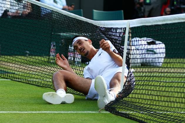 Sport Themen der Woche KW27 Lorenzo Sonego falls over during his third round match Wimbledon Tennis Championships, Day 6, The All England Lawn Tennis and Croquet Club, London, UK - 04 Jul 2026London The All England Lawn Tennis and United Kingdom  Copyright: xKieranxMcManus Shutterstockx 16975553gk