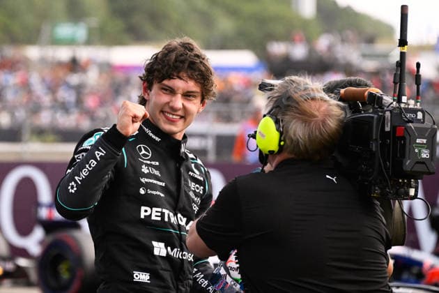 F1 Grand Prix of Great Britain - Practice & Sprint Qualifying Pole position qualifier Andrea Kimi Antonelli of Italy and Mercedes AMG Petronas F1 Team celebrates in parc ferme during qualifying ahead of the F1 Grand Prix of Great Britain at Silverstone Circuit on July 4, 2026, in Northampton, England. Northampton Silverstone Circuit Northampton England 0441_RL_GPGBF12K26__GBR7376 Copyright: xRicardoxLarreinax