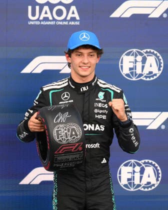 F1 Grand Prix of Great Britain - Practice & Sprint Qualifying Pole position qualifier Andrea Kimi Antonelli of Italy and Mercedes AMG Petronas F1 Team with his Pirelli Pole Position award during qualifying ahead of the F1 Grand Prix of Great Britain at Silverstone Circuit on July 4, 2026, in Northampton, England. Northampton Silverstone Circuit Northampton England 0445_RL_GPGBF12K26_DSC_2613 Copyright: xRicardoxLarreinax