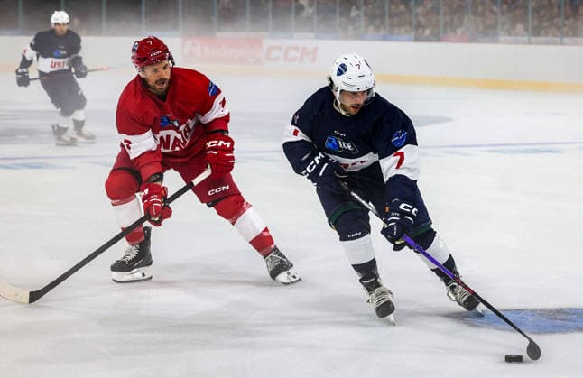 3ICE World Cup, SSE Arena, Belfast 4 7 2026 USA vs Canada USA s Peter Lenes with Canada s Jayce Hawryluk Peter Lenes with Jayce Hawryluk 4 7 2026  Copyright: xWilliamxCherry Presseyex 3ICE USA v 3ICE Canada_030