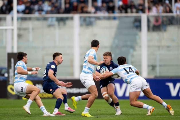 Kyle Rowe of Scotland and Rodrigo Isgro of Argentina Argentina v Scotland, Nations Championship 2026, Rugby Union International, Estadio Mario Alberto Kempes, Cordoba, Argentina - 04 Jul 2026Cordoba Estadio Mario Alberto Kempes Argentina  Copyright: xGeroxUranga Shutterstockx 16975563al