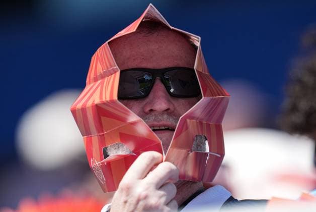 France fans cover from the sun ahead of kick off Paraguay v France 2026 FIFA World Cup, WM, Weltmeisterschaft, Fussball Round of 32, Football, Philadelphia Stadium, Philadelphia, Pennsylvania, USA - 04 Jul 2026Philadelphia Philadelphia Stadium Pennsylvania (PA) United States of America  Copyright: xIsmaelxAdnan Shutterstockx 16975708g