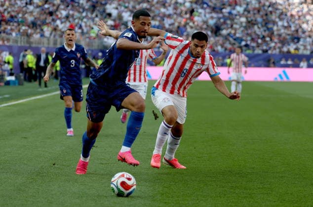 FIFA World Cup, WM, Weltmeisterschaft, Fussball 2026 - Round of 16 - Paraguay vs France William Saliba (L) of France and Diego Gomez of Paraguay in action during the FIFA World Cup 2026 Round of 16 match Paraguay against France, in Philadelphia, USA, 04 July 2026. PHILADELPHIA United States  Copyright: xSARAHxYENESELx