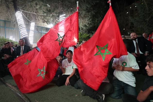 HEBRON, WEST BANK JULY 4, 2026: Palestinians cheer for the Moroccan national team, Nationalteam in the city of Hebron after Morocco defeated Canada 3 0 in the FIFA World Cup, WM, Weltmeisterschaft, Fussball 2026 Round of 16. Supporters gathered to celebrate Morocco™s qualification to the quarterfinals. HEBRON Palestine, State of Copyright: x xMosabxshawerx xJNAxPressx