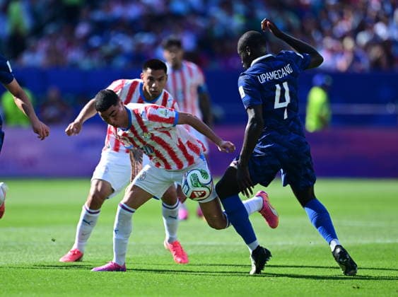 Paraguay v France - FIFA World Cup, WM, Weltmeisterschaft, Fussball 2026 - Round of 16 PHILADELPHIA, UNITED STATES - JULY 04: Miguel Almiron (10) of Paraguay in action against Dayot Upamecano (4) of France during the 2026 FIFA World Cup Round of 16 match between Paraguay and France at Lincoln Financial Field (Philadelphia Stadium) in Philadelphia, Pennsylvania, United States on July 04, 2026. Abdulhamid Hosbas Anadolu Pennsylvania United States. Editorial use only. Please get in touch for any other usage.  Copyright: x2026xAnadoluxAbdulhamidxHosbasx