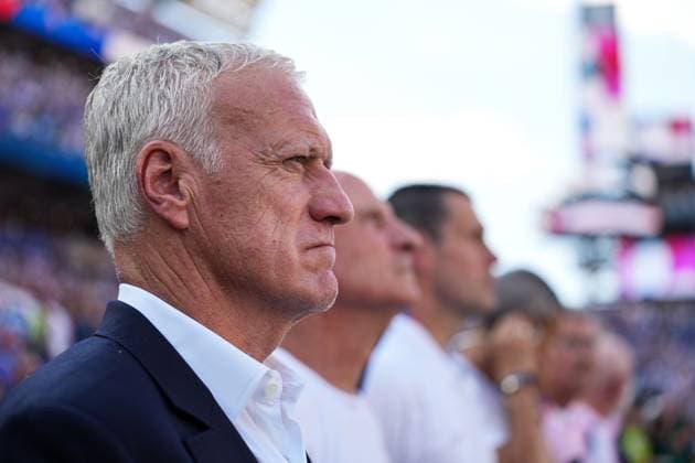 Didier Deschamps of France during the France national anthem Paraguay v France 2026 FIFA World Cup, WM, Weltmeisterschaft, Fussball Round of 32, Football, Philadelphia Stadium, Philadelphia, Pennsylvania, USA - 04 Jul 2026Philadelphia Philadelphia Stadium Pennsylvania (PA) United States of America  Copyright: xIsmaelxAdnan Shutterstockx 16975708al