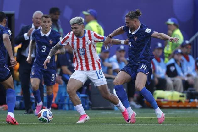 PHILADELPHIA - Julio Enciso of Paraguay and Adrien Rabiot of France during the 2026 FIFA World Cup, WM, Weltmeisterschaft, Fussball round of 16 match between Paraguay and France at the Philadelphia Stadium on July 4, 2026, in Philadelphia, United States. MAURICE VAN STEEN ANP FIFA World Cup 2026 - round of 16 2026 xVIxANPxSportx xMauricexvanxSteenxIVx 562810467 originalFilename: 562810467.jpg