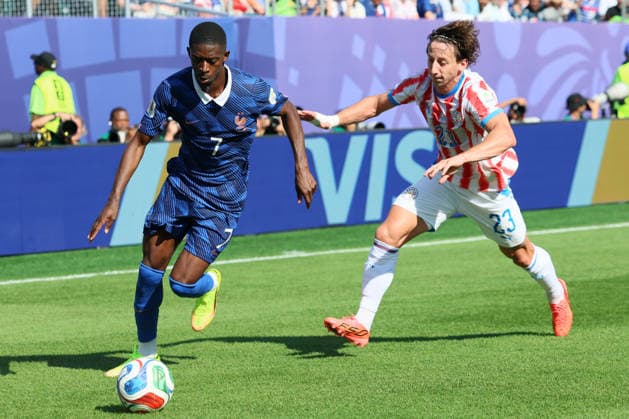 Paraguay v France: Round of 16 - FIFA World Cup, WM, Weltmeisterschaft, Fussball 2026 Ousmane Dembele of France and Matias Galarza of Paraguay challenge during the FIFA World Cup 2026 Round Of 16 match between Paraguay and France at Philadelphia Stadium on July 4, 2026 in Philadelphia, Pennsylvania. Philadelphia Philadelphia Stadium PA United States Copyright: xAllstarxPicturexLibraryxLtdx