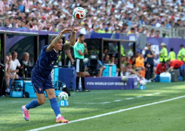 FIFA World Cup, WM, Weltmeisterschaft, Fussball 2026 - Round of 16 - Paraguay vs France Lucas Digne of France does a throw-in during the FIFA World Cup 2026 Round of 16 match Paraguay against France, in Philadelphia, USA, 04 July 2026. PHILADELPHIA United States  Copyright: xSARAHxYENESELx