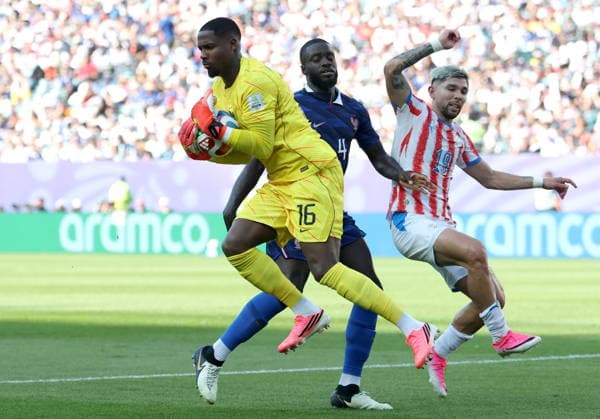 FIFA World Cup, WM, Weltmeisterschaft, Fussball 2026 - Round of 16 - Paraguay vs France Goalkeeper Mike Maignan of France in action during the FIFA World Cup 2026 Round of 16 match Paraguay against France, in Philadelphia, USA, 04 July 2026. PHILADELPHIA United States  Copyright: xSARAHxYENESELx