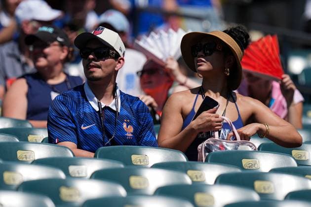 France fans wait for kick off Paraguay v France 2026 FIFA World Cup, WM, Weltmeisterschaft, Fussball Round of 32, Football, Philadelphia Stadium, Philadelphia, Pennsylvania, USA - 04 Jul 2026Philadelphia Philadelphia Stadium Pennsylvania (PA) United States of America  Copyright: xIsmaelxAdnan Shutterstockx 16975708au