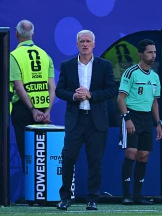 Paraguay v France - FIFA World Cup, WM, Weltmeisterschaft, Fussball 2026 - Round of 16 PHILADELPHIA, UNITED STATES - JULY 04: Didier Deschamps head coach of France follows the 2026 FIFA World Cup Round of 16 match between Paraguay and France at Lincoln Financial Field (Philadelphia Stadium) in Philadelphia, Pennsylvania, United States on July 04, 2026. Abdulhamid Hosbas Anadolu Pennsylvania United States. Editorial use only. Please get in touch for any other usage.  Copyright: x2026xAnadoluxAbdulhamidxHosbasx
