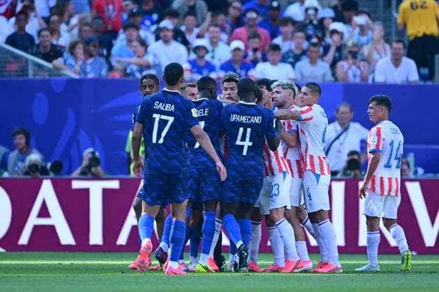 Paraguay v France - FIFA World Cup, WM, Weltmeisterschaft, Fussball 2026 - Round of 16 PHILADELPHIA, UNITED STATES - JULY 04: Players argue during the 2026 FIFA World Cup Round of 16 match between Paraguay and France at Lincoln Financial Field (Philadelphia Stadium) in Philadelphia, Pennsylvania, United States on July 04, 2026. Abdulhamid Hosbas Anadolu Pennsylvania United States. Editorial use only. Please get in touch for any other usage.  Copyright: x2026xAnadoluxAbdulhamidxHosbasx