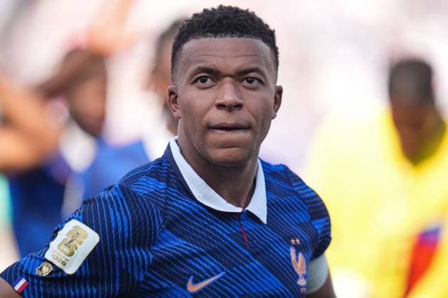 Kylian MbappÃ of France focused before kick off Paraguay v France 2026 FIFA World Cup, WM, Weltmeisterschaft, Fussball Round of 32, Football, Philadelphia Stadium, Philadelphia, Pennsylvania, USA - 04 Jul 2026Philadelphia Philadelphia Stadium Pennsylvania (PA) United States of America  Copyright: xIsmaelxAdnan Shutterstockx 16975708aw