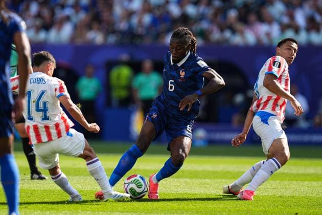 Kouadio KonÃ of France on the ball Paraguay v France 2026 FIFA World Cup, WM, Weltmeisterschaft, Fussball Round of 32, Football, Philadelphia Stadium, Philadelphia, Pennsylvania, USA - 04 Jul 2026Philadelphia Philadelphia Stadium Pennsylvania (PA) United States of America  Copyright: xIsmaelxAdnan Shutterstockx 16975708bd