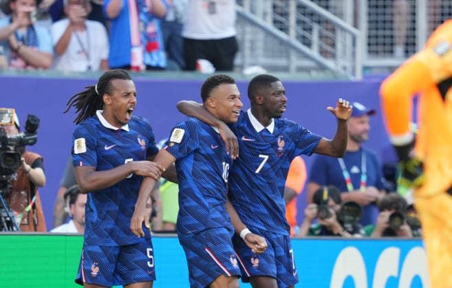 Kylian Mbappe (France) scores and celebrates his teams first goal during Paraguay and France, Round of 16 FIFA World Cup, WM, Weltmeisterschaft, Fussball 2026, Philadelphia Stadium, Philadelphia, United States on July 4, 2026. Thor Wegner DeFodi Images. (Photo by DeFodi Images) - *** Kylian Mbappé of France scores and celebrates his team s first goal during the Round of 16 match between Paraguay and France at the 2026 FIFA World Cup at Philadelphia Stadium in Philadelphia, United States, on July 4, 2026. Photo by DeFodi Images (Thor Wegner)