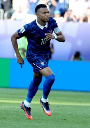 FIFA World Cup, WM, Weltmeisterschaft, Fussball 2026 - Round of 16 - Paraguay vs France Kylian Mbappe of France celebrates after scoring the opening goal with a penalty during the FIFA World Cup 2026 Round of 16 match Paraguay against France, in Philadelphia, USA, 04 July 2026. PHILADELPHIA United States  Copyright: xSARAHxYENESELx