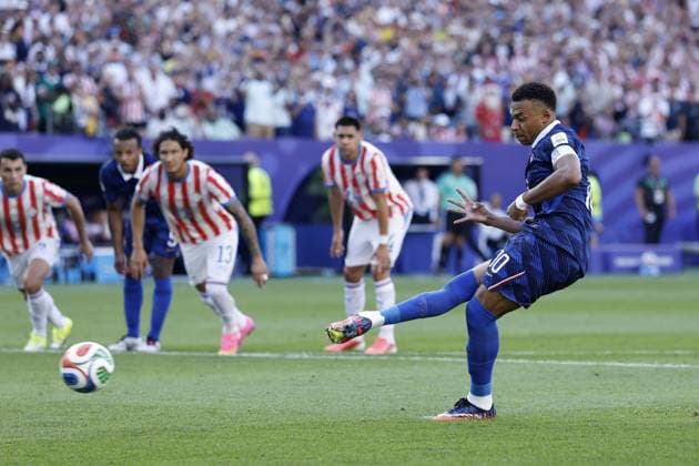 PHILADELPHIA - Kylian Mbappe of France scores the first goal from the penalty spot during the 2026 FIFA World Cup, WM, Weltmeisterschaft, Fussball round of 16 match between Paraguay and France at the Philadelphia Stadium on July 4, 2026, in Philadelphia, United States. MAURICE VAN STEEN ANP FIFA World Cup 2026 - round of 16 2026 xVIxANPxSportx xMauricexvanxSteenxIVx 562817428 originalFilename: 562817428.jpg