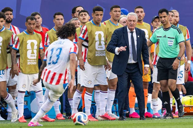 260704 Head coach Gustavo Julio Alfaro of Paraguay during the FIFA World Cup, WM, Weltmeisterschaft, Fussball 2026 round of 16 football match between Paraguay and France on July 4, 2026 in Philadelphia. Photo: Jon Olav Nesvold BILDBYRAN COP 217 JE0140 fotboll football soccer fotball vm fotbolls-vm fotball-vm fotbolls-vm 2026 fifa world cup 2026 attondelsfinal round of 16 bbeng *** July 4, 2026: Paraguay head coach Gustavo Julio Alfaro during the FIFA World Cup 2026 Round of 16 soccer match between Paraguay and France on July 4, 2026 in Philadelphia. Photo by Jon Olav Nesvold. BILDBYRAN COP 217 JE0140 soccer football fotball World Cup soccer World Cup 2026 FIFA World Cup 2026 round of 16 bbeng  Copyright: JONxOLAVxNESVOLD BB260704JE235