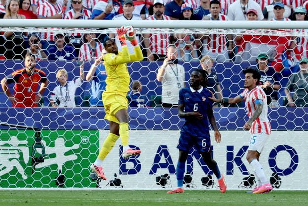FIFA World Cup, WM, Weltmeisterschaft, Fussball 2026 - Round of 16 - Paraguay vs France Goalkeeper Mike Maignan of France in action during the FIFA World Cup 2026 Round of 16 match Paraguay against France, in Philadelphia, USA, 04 July 2026. PHILADELPHIA United States  Copyright: xSARAHxYENESELx