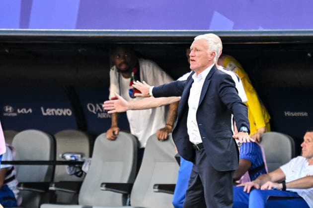 coach Didier Deschamps (France) gestures during the FIFA World Cup, WM, Weltmeisterschaft, Fussball 2026 Round Of 16 match between Paraguay and France at Philadelphia Stadium on July 4, 2026 in Philadelphia, United States. (Photo by Harry Langer DeFodi Images) - *** France coach Didier Deschamps gestures during the 2026 FIFA World Cup Round of 16 match between Paraguay and France at Philadelphia Stadium on July 4, 2026, in Philadelphia, United States. Photo by Harry Langer, DeFodi Images