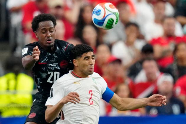 July 4, 2026, Houston, Tx, United States: Canada s Ali Ahmed (20) and Morocco s Achraf Hakimi (2) vie for control of the ball during first half FIFA World Cup, WM, Weltmeisterschaft, Fussball round of 16 soccer action, in Houston, Saturday, July 4, 2026. Morocco Defeats Co-Host Canada 3-0 To Reach World Cup Quarterfinals  - ZUMAc35_ 20260704_zaf_c35_019 Copyright: xFrankxGunnx
