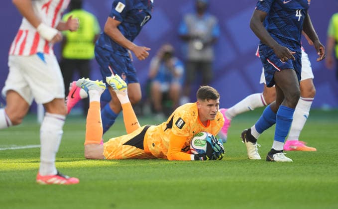 Orlando Gill (Paraguay) during Paraguay and France, Round of 16 FIFA World Cup, WM, Weltmeisterschaft, Fussball 2026, Philadelphia Stadium, Philadelphia, United States on July 4, 2026. Thor Wegner DeFodi Images. (Photo by DeFodi Images) - *** Orlando Gill of Paraguay during the Paraguay vs. France Round of 16 match at the 2026 FIFA World Cup, Philadelphia Stadium, Philadelphia, United States, on July 4, 2026. Photo by DeFodi Images (Thor Wegner)