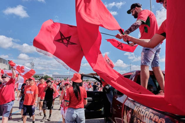 July 4, 2026, Houston, Texas, USA: July 4, 2026, Houston, Texas, USA: Canada and Morocco supporters trade good-natured banter as they cross paths on their way to Houston Stadium before their FIFA World Cup, WM, Weltmeisterschaft, Fussball 2026 Round of 16 match Morocco Defeats Co-Host Canada 3-0 To Reach World Cup Quarterfinals  - ZUMAe130 20260704_znp_e130_011 Copyright: xCarlosxEscalonax