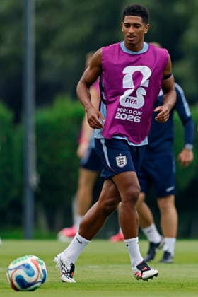 July 4, 2026, Mexico City, Mexico: Jude Bellingham of the England looks the ball during the training session one day ahead of the FIFA World Cup, WM, Weltmeisterschaft, Fussball 2026 round of 16 match between Mexico and England at Pumas La Cantera training center on July 04, 2026 in Mexico City, Mexico. Photo: DiaEsportivo Mexico City Mexico - ZUMAh208 20260704_zsp_h208_023 Copyright: xHeulerxAndreyx