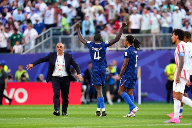 July 04, 2026: France Defender Dayot Upamecano (4) celebrates winning a World Cup match against Paraguay at Philadelphia Stadium in Philadelphia, Pennsylvania. CSM Philadelphia United States of America - ZUMAc04_ 20260704_zma_c04_095 Copyright: xKylexRoddenx