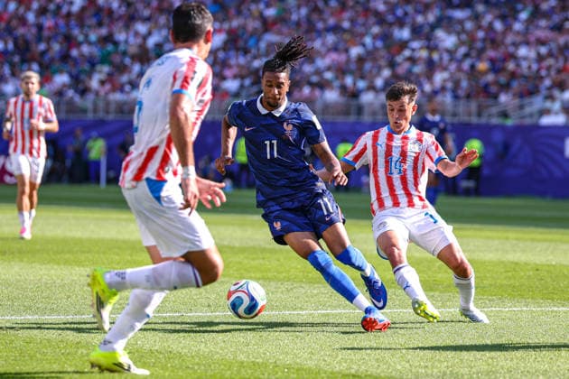 July 4, 2026, Philadelphia, Pennsylvania, USA: MICHAEL OLISE of France dribbles the ball during the 2026 FIFA World Cup, WM, Weltmeisterschaft, Fussball Round of 16 match at Philadelphia Stadium in Philadelphia, PA on July 4th, 2026. Philadelphia USA - ZUMAm283 20260704_zsp_m283_020 Copyright: xBillyxMyersx