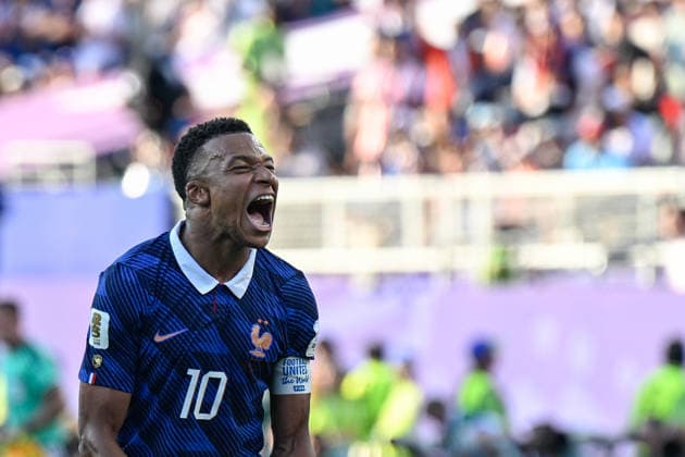 PHILADELPHIA, PA - JULY 04: Kylian Mbappe 10 of France reacts to winning the game after the FIFA World Cup, WM, Weltmeisterschaft, Fussball 2026 round of 16 match between France and Paraguay on July 4th, 2026 at Philadelphia Stadium in Philadelphia, PA.(Photo by Terence Lewis Icon Sportswire) SOCCER: JUL 04 FIFA World Cup 26 Round of 16 - Paraguay vs France EDITORIAL USE ONLY Icon260704050