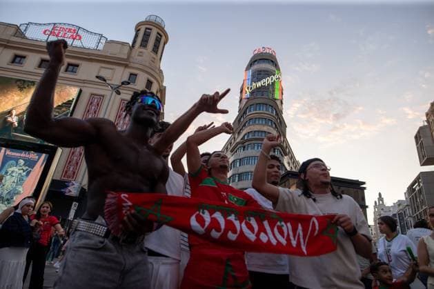 Morocco celebrationMoroccan Fans Celebrate World Cup Victory in Madrid Madrid MADRID, SPAIN JULY 4, 2026: Supporters of the Moroccan national football team celebrate Morocco™s 3 0 victory over Canada in the FIFA World Cup, WM, Weltmeisterschaft, Fussball 2026 Round of 16. Fans gathered in central Madrid waving Moroccan flags and celebrating the team s qualification for the quarterfinals. MADRID MADRID Spain Copyright: x xC.xCarvajalx xJNAxPressx