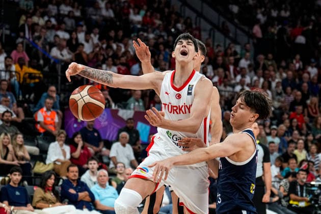 Turkiye v Serbia: Semifinal - FIBA U17, U 17 Basketball World Cup 2026 Darius Karutasu of Turkey reacts during the FIBA U17 Basketball World Cup Semi-Final game between Turkey and Serbia at BDC Main Venue on July 4, 2026, in Istanbul, Turkey. Istanbul Istanbul Turkey  Copyright: xYagizxGurtugx originalFilename:gurtug-trkiyevs260704_npXYb.jpg