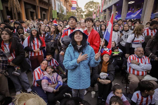 Paraguay football team supporters in Asuncion watch FIFA World Cup, WM, Weltmeisterschaft, Fussball 2026 - Round of 16 ASUNCION, PARAGUAY – JULY 4: A Paraguay national football team supporter watches the game against France at the streets of Downtown Asuncion during the FIFA World Cup Round of 16, in Asuncion, Paraguay, on July 4, 2026. Nathalia Aguilar Anadolu Asuncion Paraguay. Editorial use only. Please get in touch for any other usage.  Copyright: x2026xAnadoluxNathaliaxAguilarx