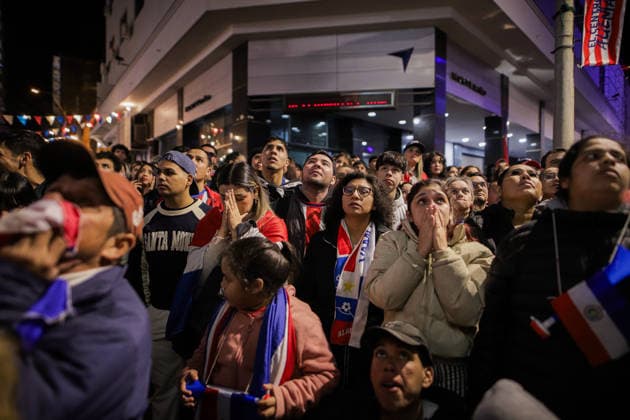 Paraguay football team supporters in Asuncion watch FIFA World Cup, WM, Weltmeisterschaft, Fussball 2026 - Round of 16 ASUNCION, PARAGUAY – JULY 4: Paraguay national football team supporters watch the game against France at the streets of Downtown Asuncion during the FIFA World Cup Round of 16, in Asuncion, Paraguay, on July 4, 2026. Nathalia Aguilar Anadolu Asuncion Paraguay. Editorial use only. Please get in touch for any other usage.  Copyright: x2026xAnadoluxNathaliaxAguilarx