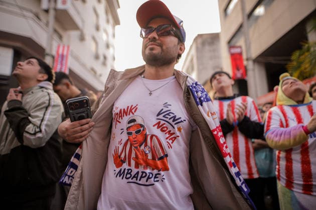 Paraguay football team supporters in Asuncion watch FIFA World Cup, WM, Weltmeisterschaft, Fussball 2026 - Round of 16 ASUNCION, PARAGUAY – JULY 4: A Paraguayan man wears a shirt that says Easy Mbappe, bring it on during the game against France at the streets of Downtown Asuncion during the FIFA World Cup Round of 16, in Asuncion, Paraguay, on July 4, 2026. Nathalia Aguilar Anadolu Asuncion Paraguay. Editorial use only. Please get in touch for any other usage.  Copyright: x2026xAnadoluxNathaliaxAguilarx
