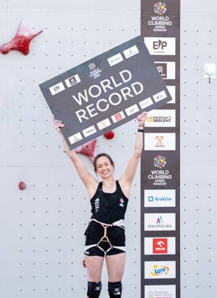 World Climbing Series Krakow 2026 - Day 2. Emma Hunt sets a world record of 5.99 seconds during the World Climbing Series Krakow 2026 at the Main Market Square in Krakow, Poland, on July 4, 2026. The American climber becomes the first woman to break the six-second barrier in speed climbing. Krakow Poland  Copyright: xMarcinxGolbax originalFilename:golba-worldcli260704_npHyU.jpg