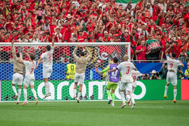 July 4, 2026: Team Morocco celebrates a victory with fans after a FIFA World Cup, WM, Weltmeisterschaft, Fussball Round of 16 match between Canada and Morocco in Houston, TX. .. CSM FIFA World Cup 2026: Canada Vs Morocco JUL 04  - ZUMAc04_ 20260704_zma_c04_175 Copyright: xTraskxSmithx